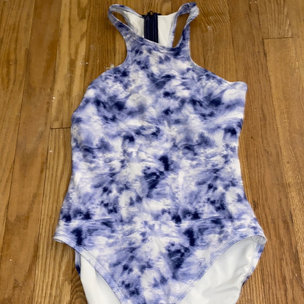 Gap one piece